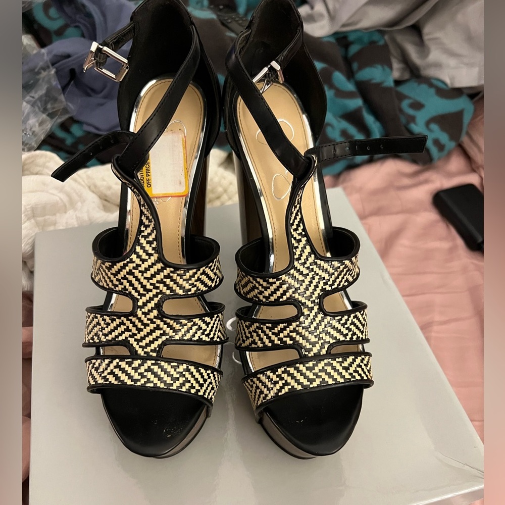 Size 10 Jessica Simpson platform sandals. Excellent condition.